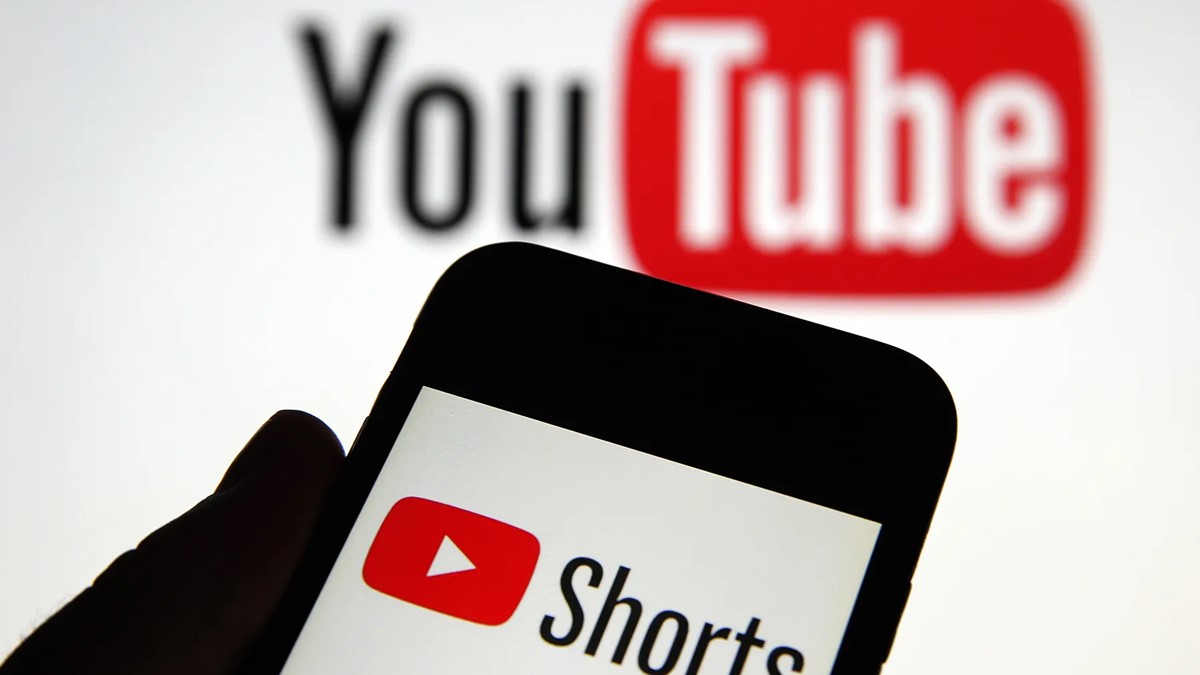 youtube shorts – O YouTube anunciou que irá remover os links da descrição de vídeos shorts. A mudança, que será implementada em 31 de agosto, foi tomada para combater o spam e o abuso de links em vídeos shorts.